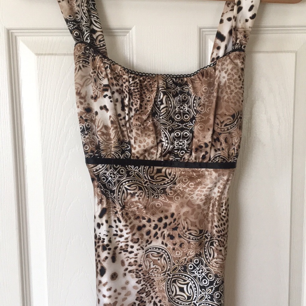 LAST CHANCE - LISTING WILL EXPIRE FEB 1st-  
Dress top